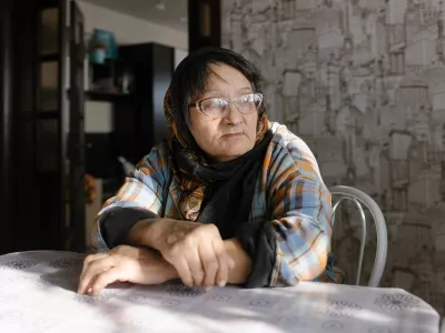      70-летнюю Анастасию Гордиенко осудили на 1,5 года условно за антивоенные комментарии. Брат ее мужа выступил в суде свидетелем обвинения
    