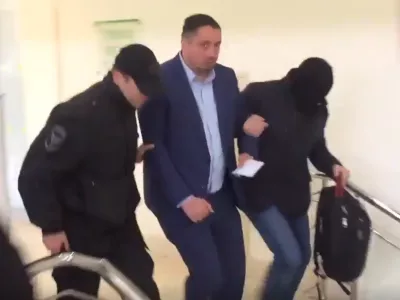  Почему задержали во время выборов 
