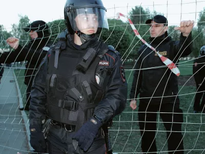      Полицейский не в форме: дело об оскорблении пресс-секретаря МВД в екатеринбургском сквере
    
