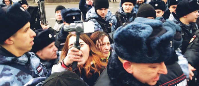 «Не пускали в туалет»: задержанная на акции против изоляции рунета об условиях в полиции
