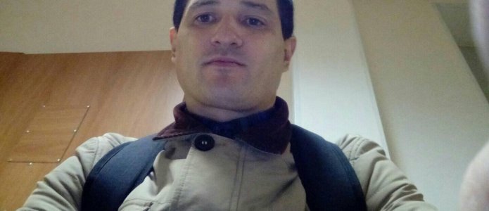 «Путина на свалку истории»: задержание и пять визитов оперативников за одиночный пикет
