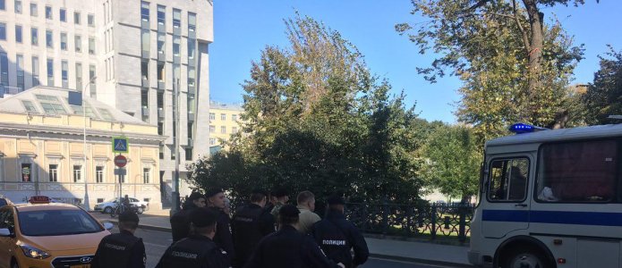 Задержания на шествии «Антикапитализм 2017» в Москве