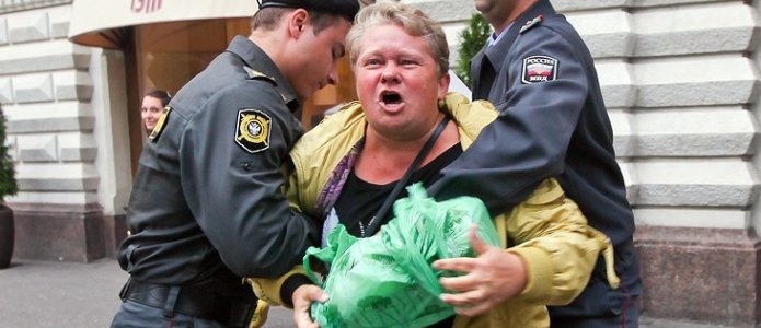 Дело упавшей шапки: в Троицке начался процесс против Марины Злотниковой