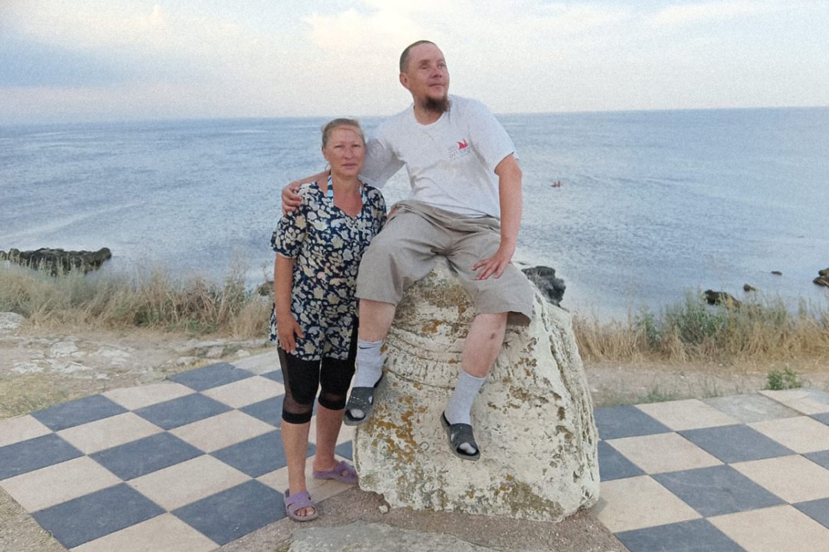 Елена Николаевна Сизикова с сыном / Фото из семейного архива