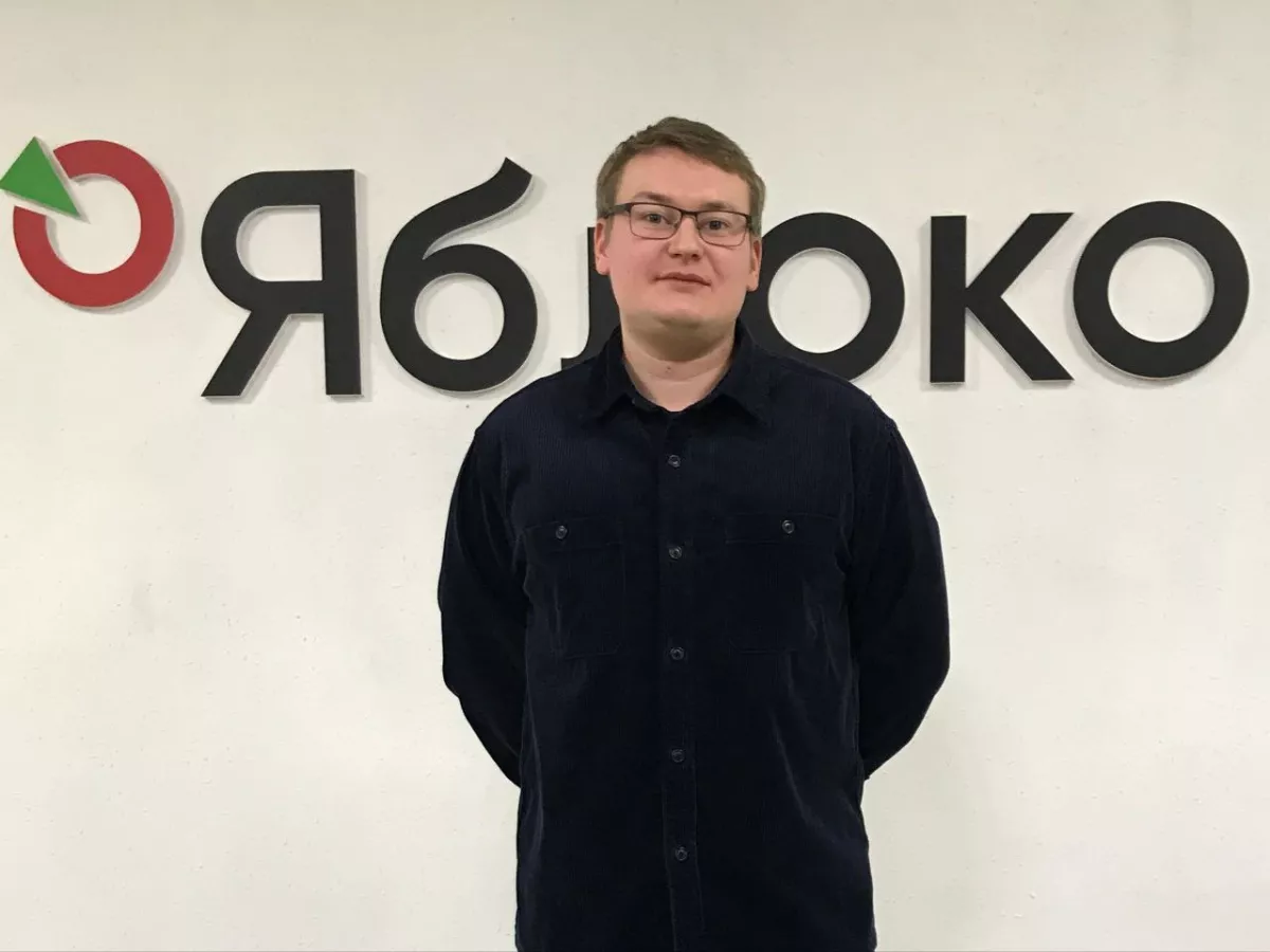 Василий Неустроев в офисе партии «Яблоко» / Фото: Петербургское «Яблоко»