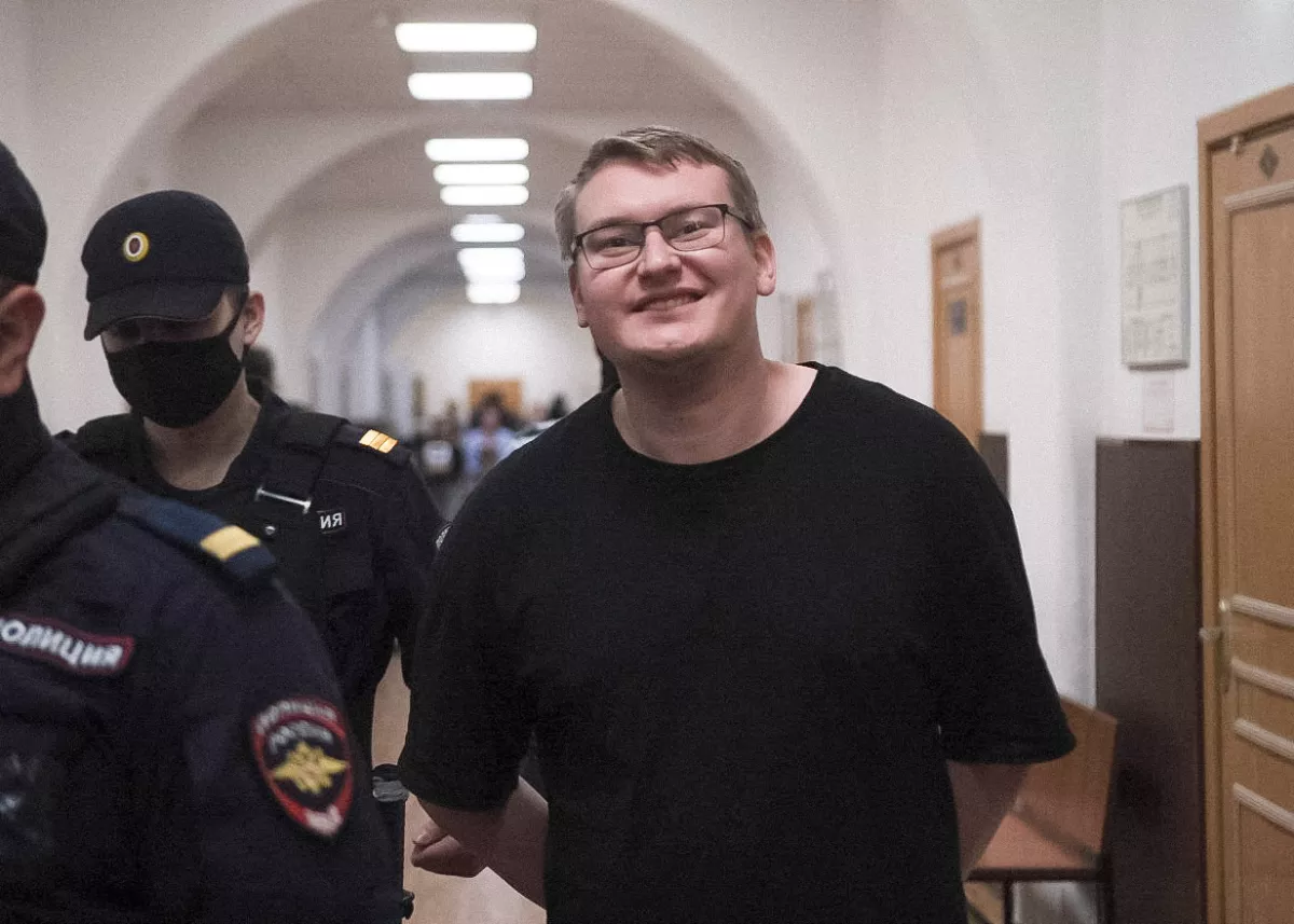 Василий Неустроев в Басманном суде Москвы перед заседанием по избранию меры пресечения, 8 июня 2023 г. / Фото: Евгений Куракин