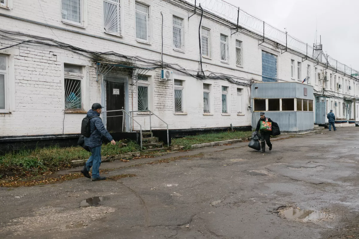 Алексей Москалев выходит из колонии / Фото: ОВД-Инфо